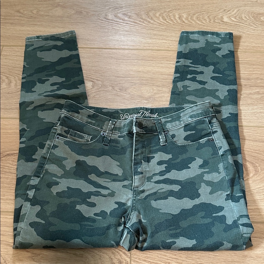 Universal Thread Green Camo crop jeans
